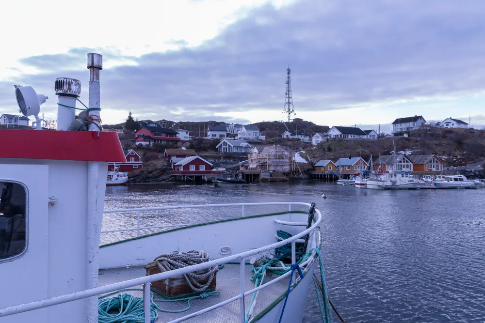 File:Sørvågen (41957470612).jpg